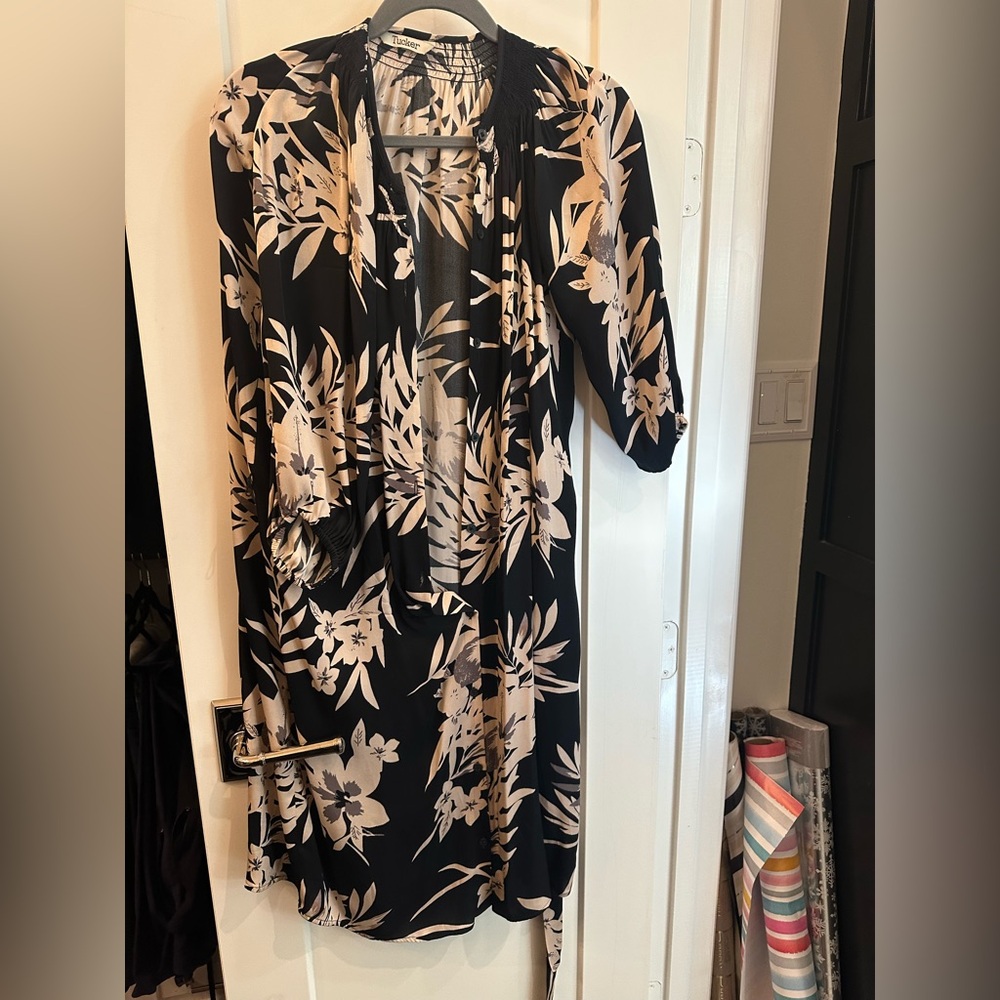 Tucker 100% Silk Floral Dress Size XS